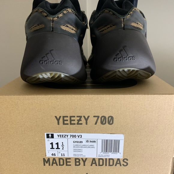 Adidas Yeezy 700 V3 - Clay Brown - Picture 7 of 9